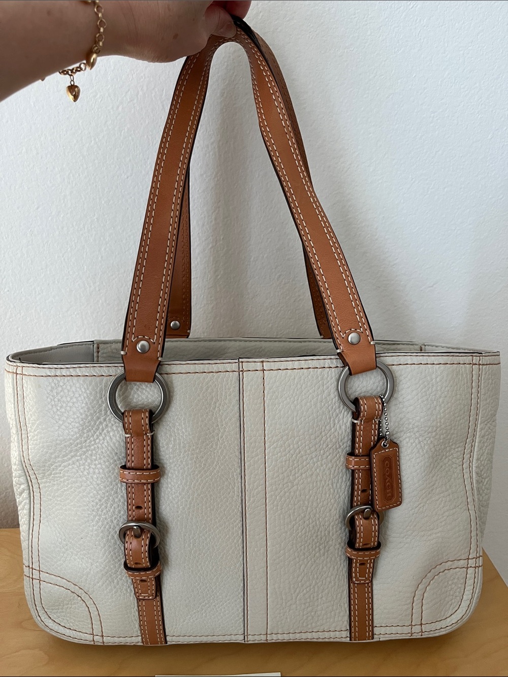 Vintage Coach Chelsea Tote. Cream Leather with Tan Trim - Picture 7 of 11